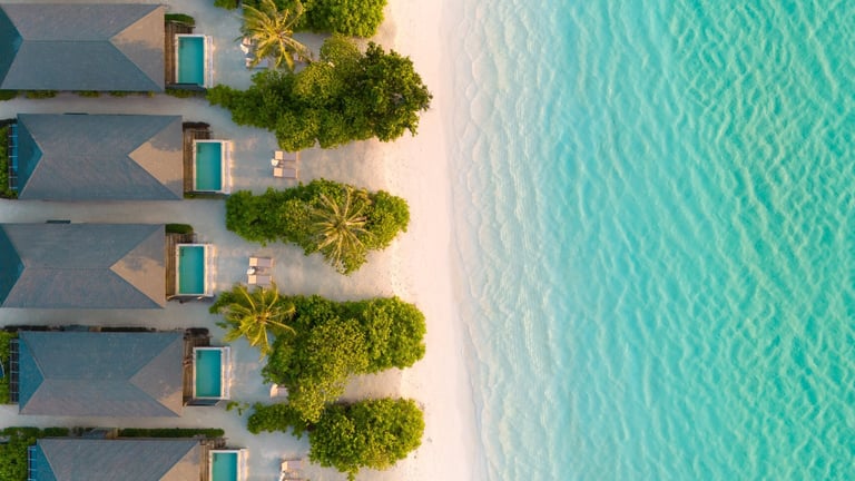 Vista aérea de resort en Maldivas